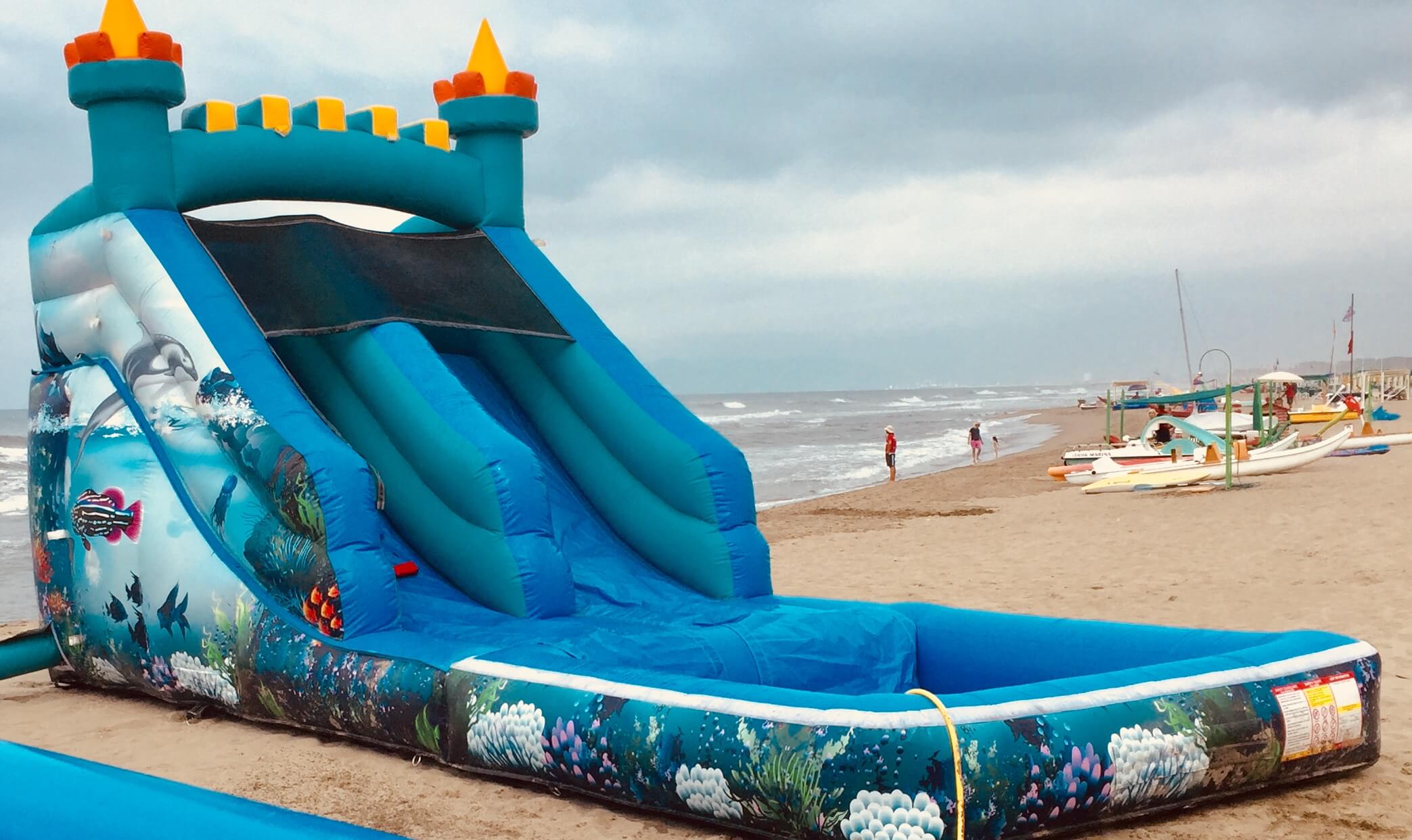 scivolo gonfiabile acquatico