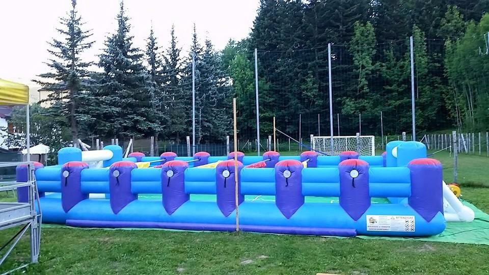 calcio balilla umano gonfiabile gigante