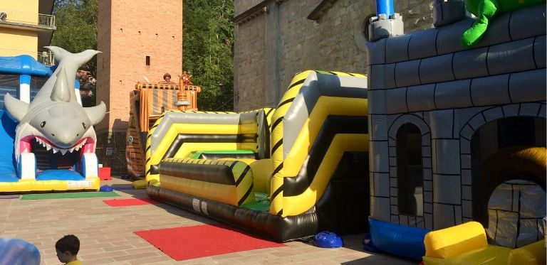 quanto far pagare biglietto ingresso giochi gonfiabili