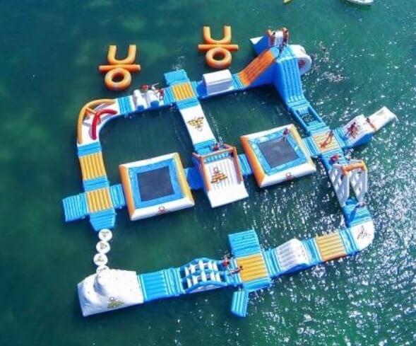 parco giochi gonfiabili acquatici